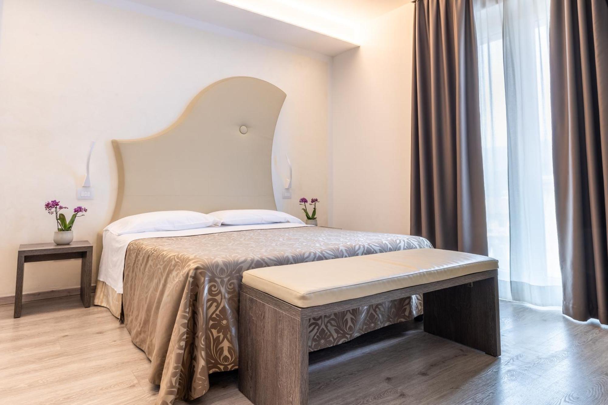 Hotel Italia 4*