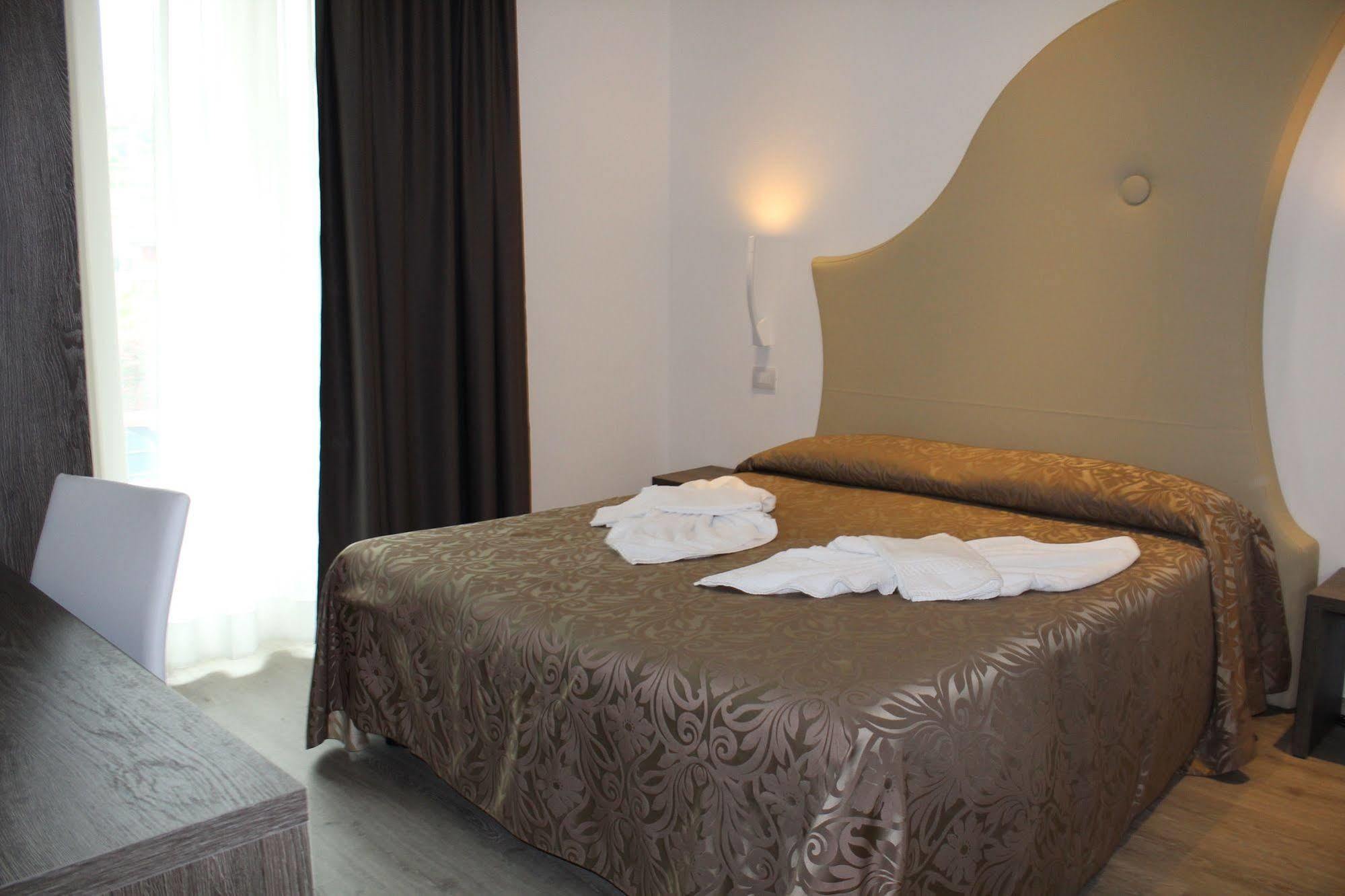 Hotel Italia 4*