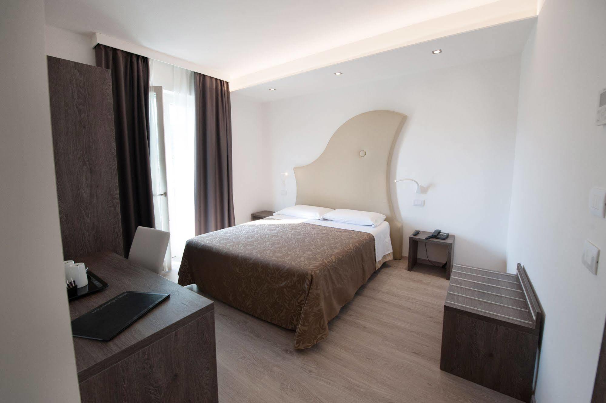 Hotel Italia 4*