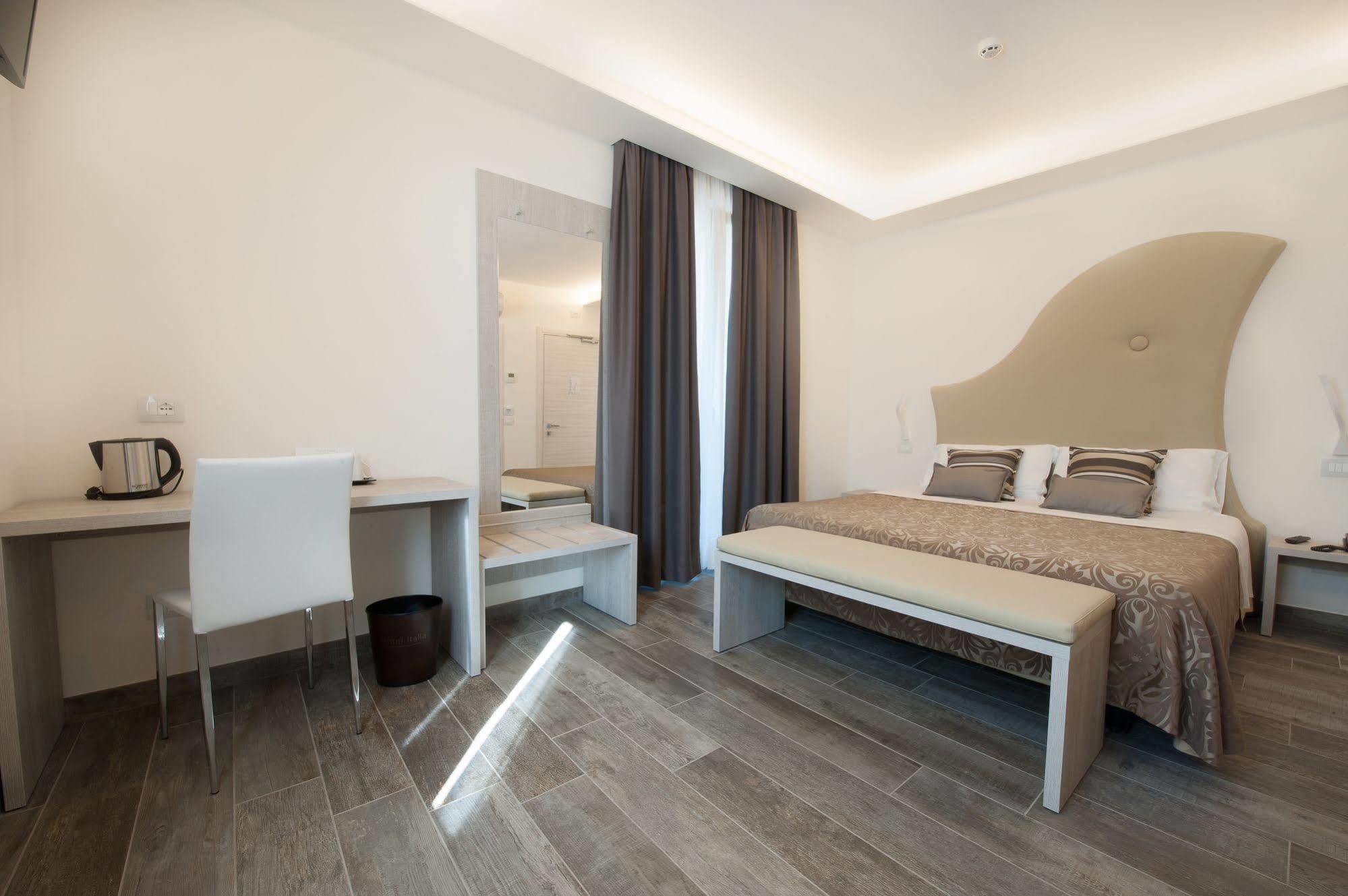Italia Hotel 4*